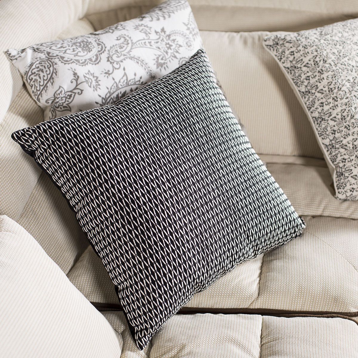 Threadwork Tessell Cushion