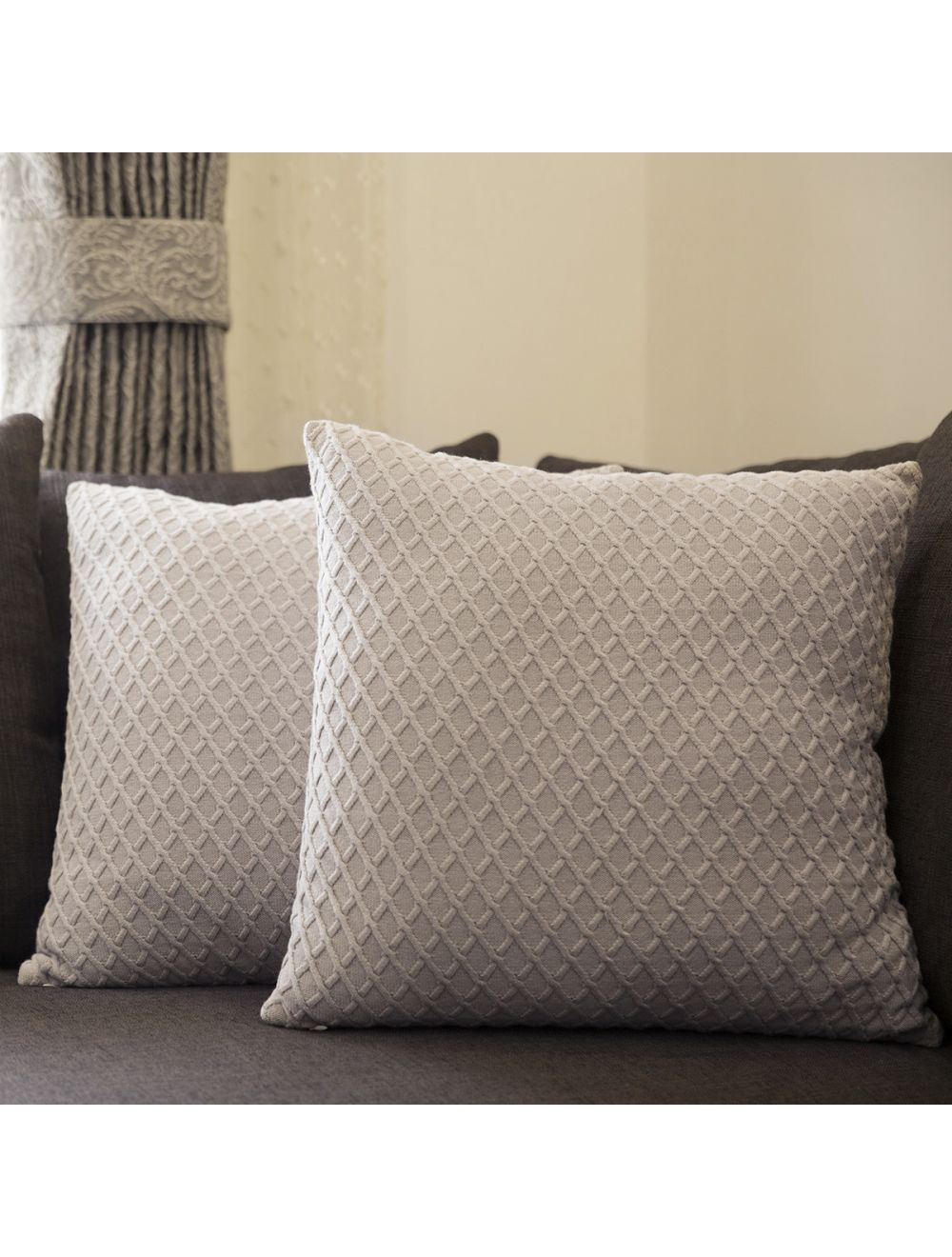 Diamond Knitted Cushion-IAAH