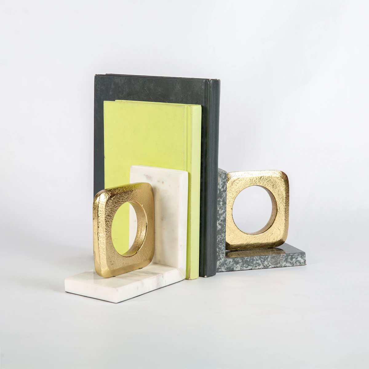 Cast Ola Bookend
