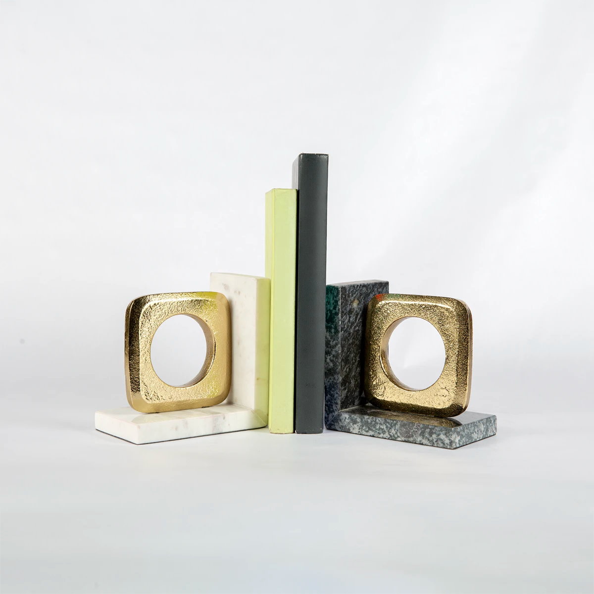 Cast Ola Bookend
