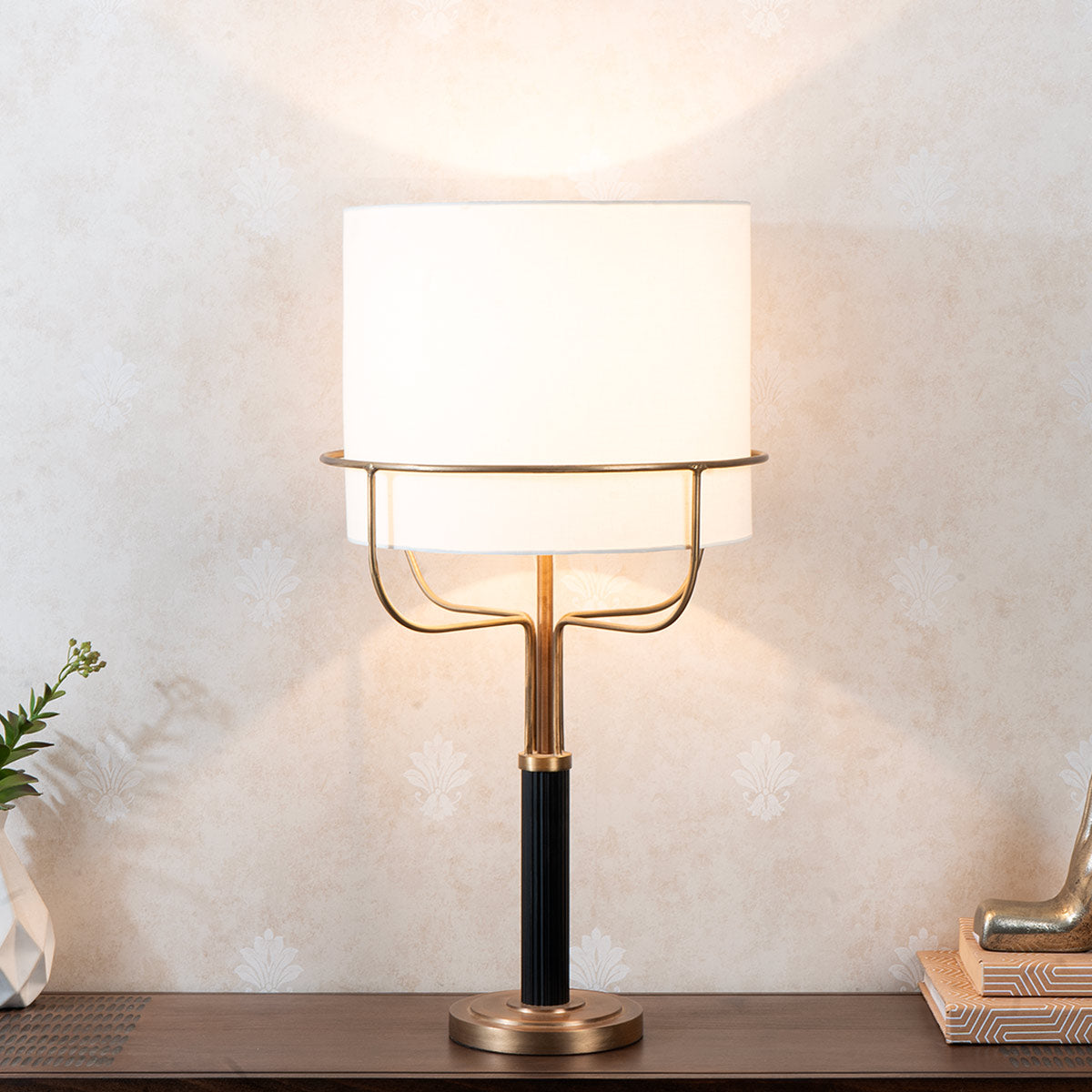 Wire Ring Table Lamp