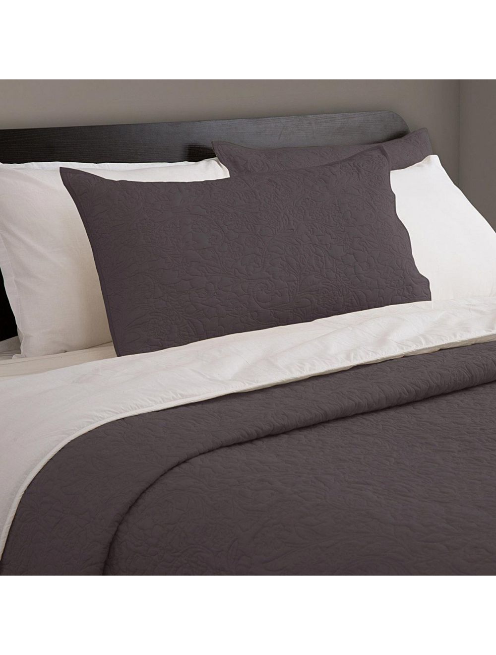 Blossom Embroidered Bedset-IAAH